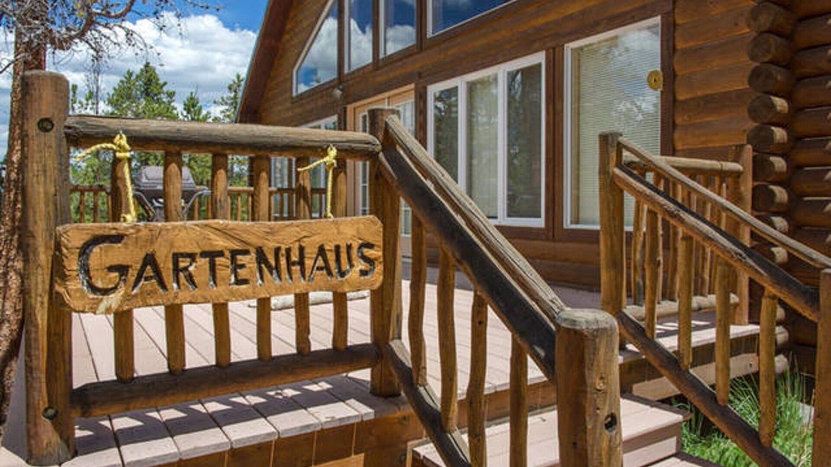 Twin Lakes House | Quaint House in the Woods hiking trails, pet friendly and lots of privacy