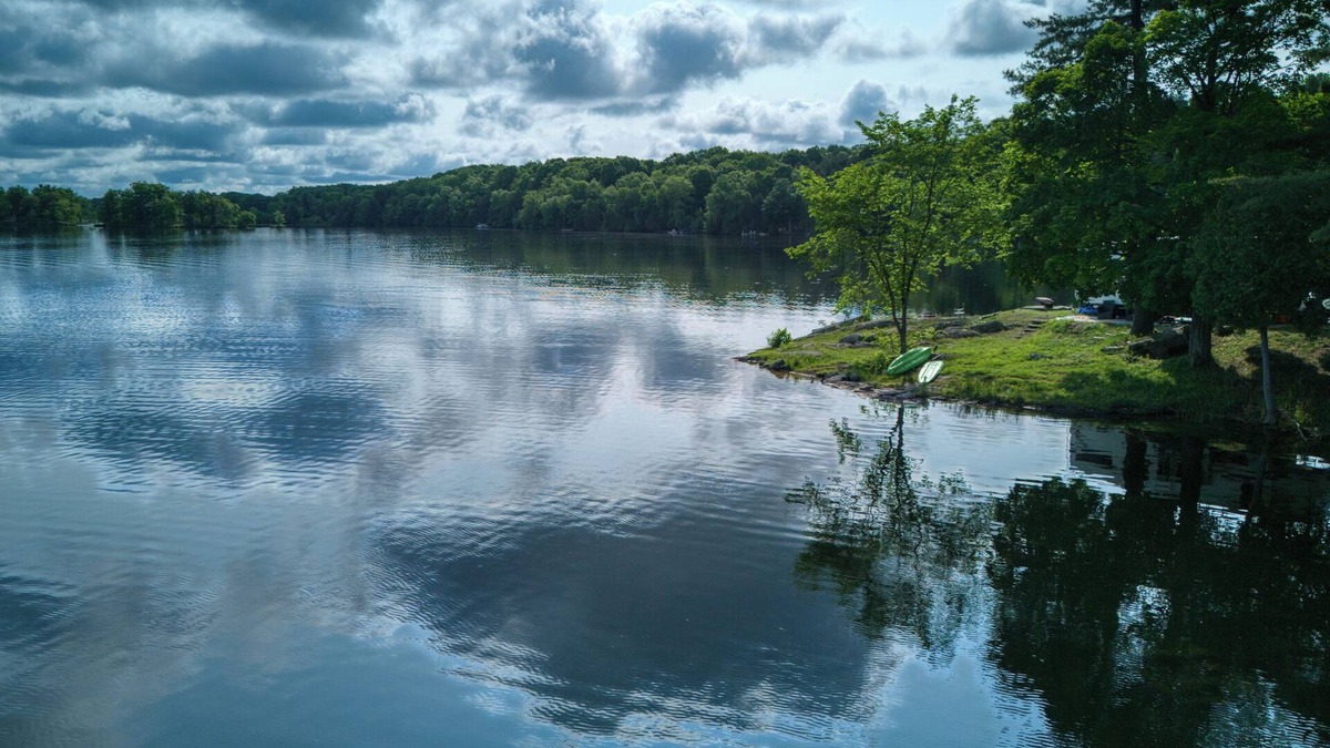 Frontenac Cabin | Quaint Lakeside Getaway: 2-Bedroom Cottage, Steps from the Water!