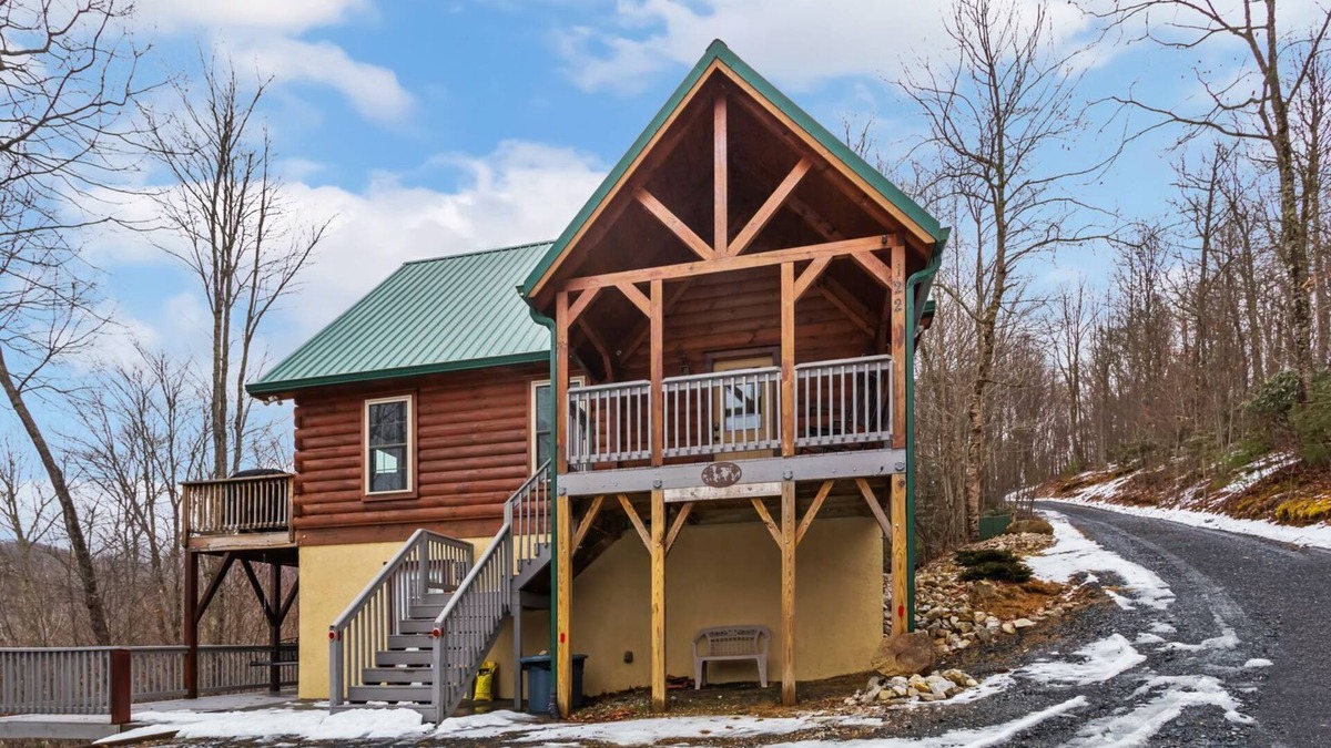 Elk Park Cabin | Quaint Log Cabin in Secluded Area