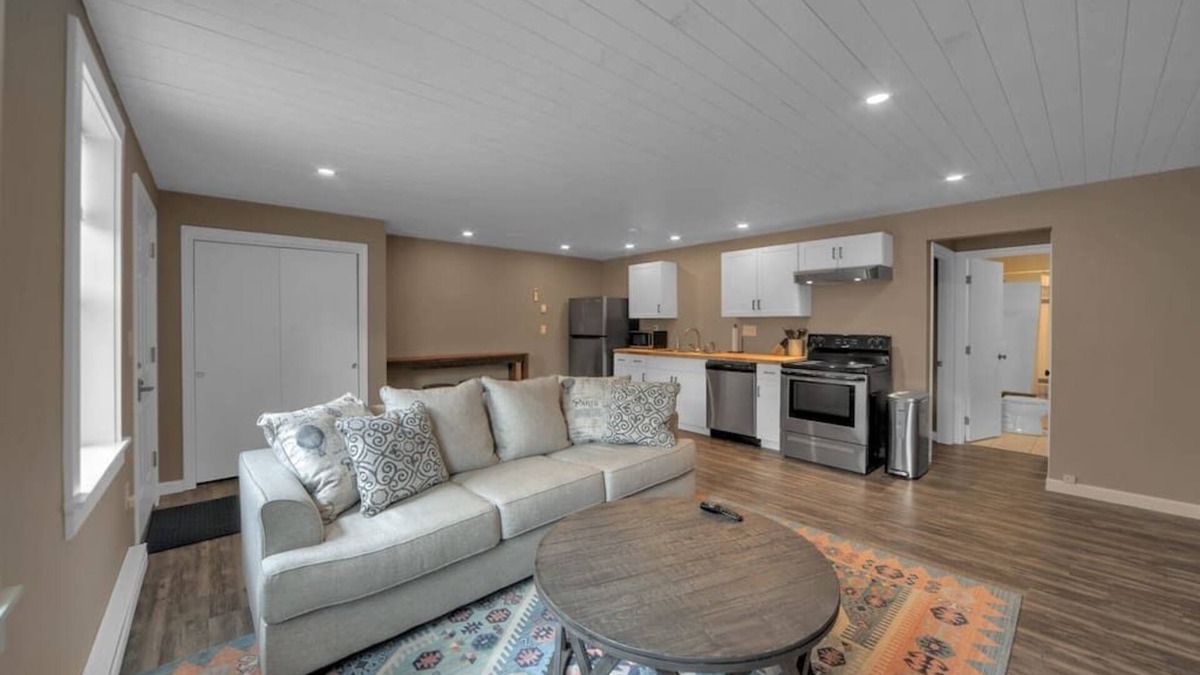 Augusta Apartment | Quaint One Bedroom Apartment