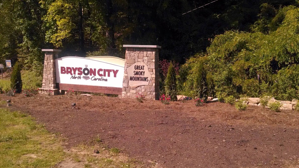 Bryson City Cabin | Quaint, peaceful, & creekside! Alarka Peaceful Creek Cabin - Bryson City