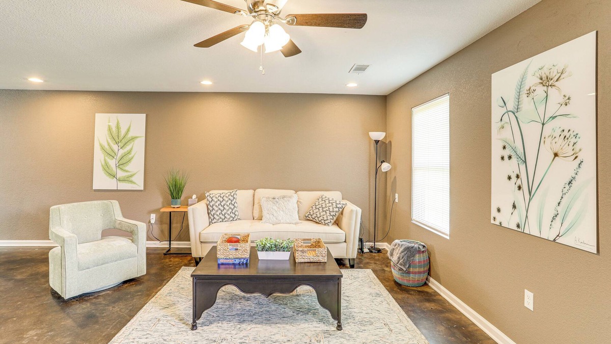 Pocahontas House | Quaint Pocahontas Townhome, Central Location!