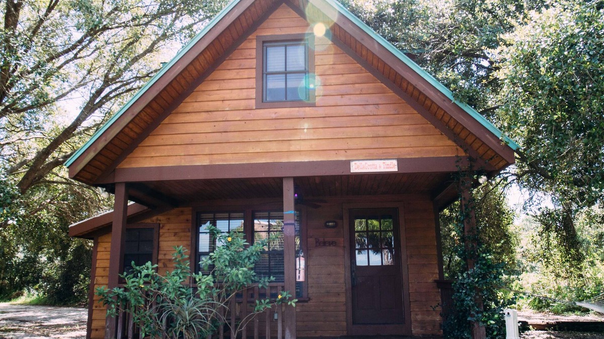 Clewiston House | Quaint rustic cabin, newly remodeled!