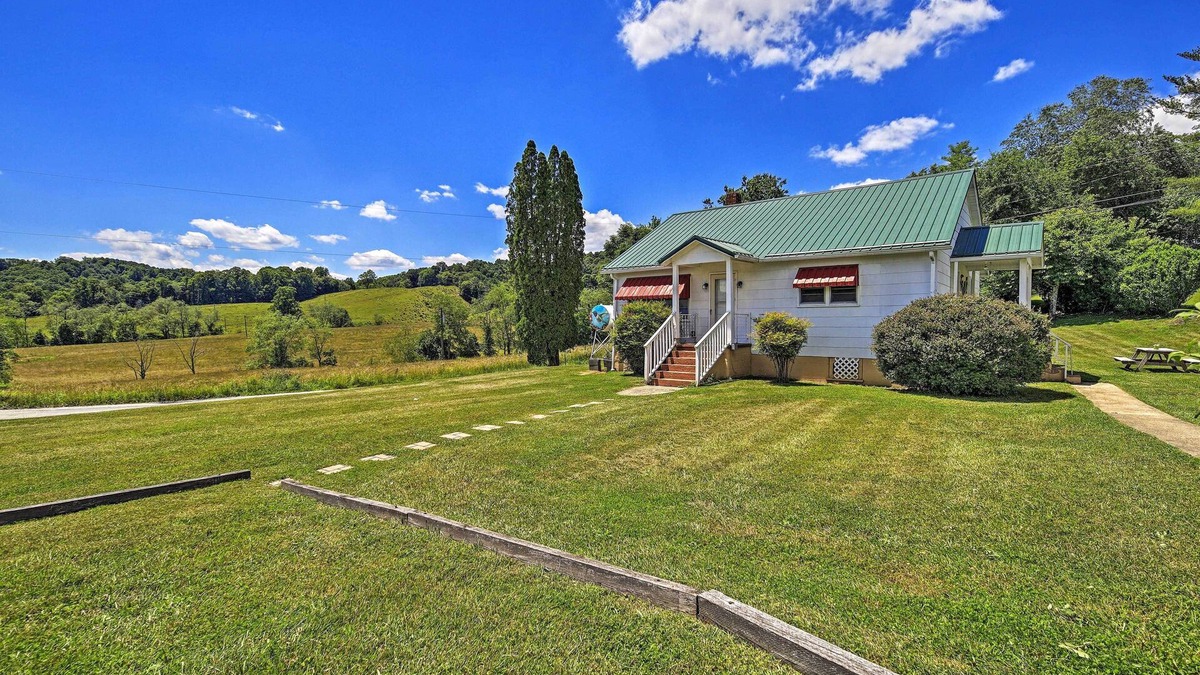 Independence Cottage | Quaint & Scenic Country Cottage, 3 Mi to New River