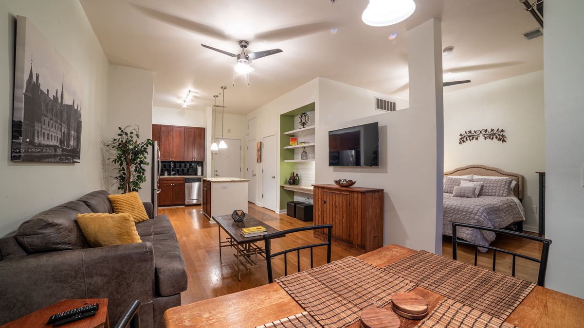 Second Ward Apartment | Quaint Studio in First Wardn