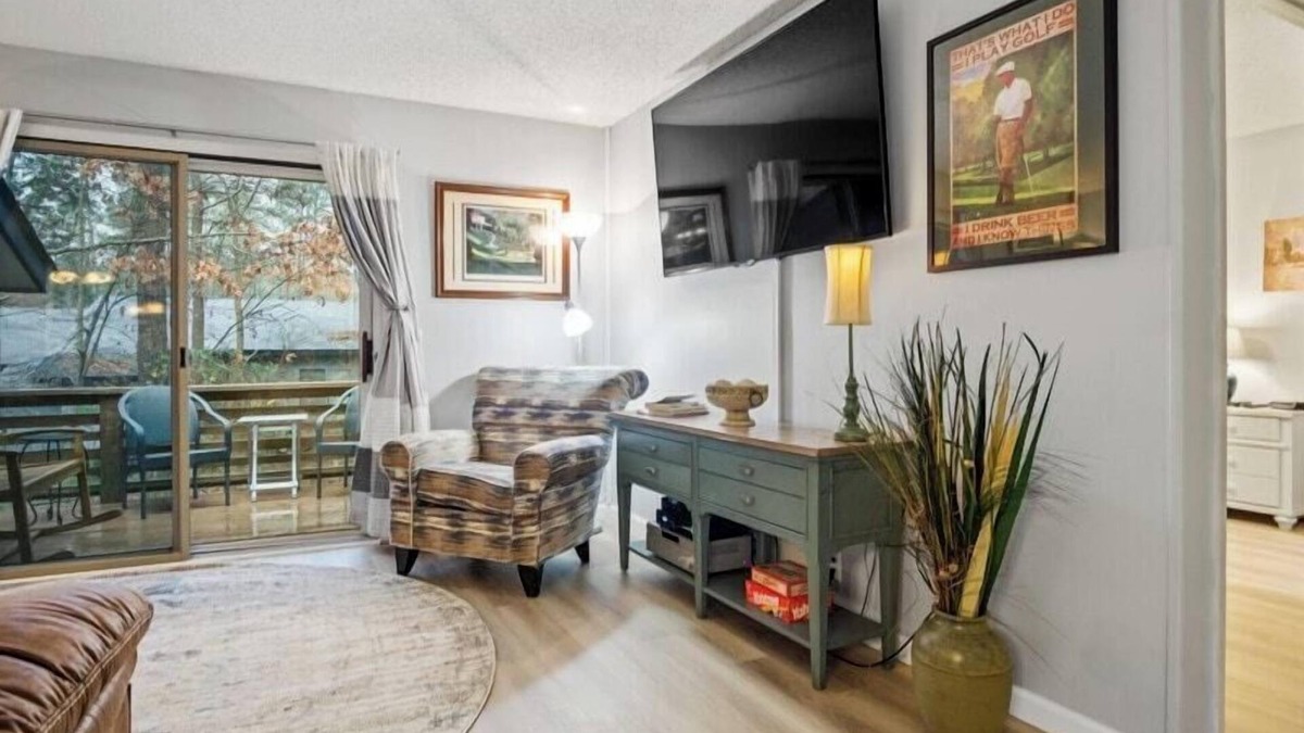 Hot Springs Village House | Quaint Townhome Nestled in the Piney Woods