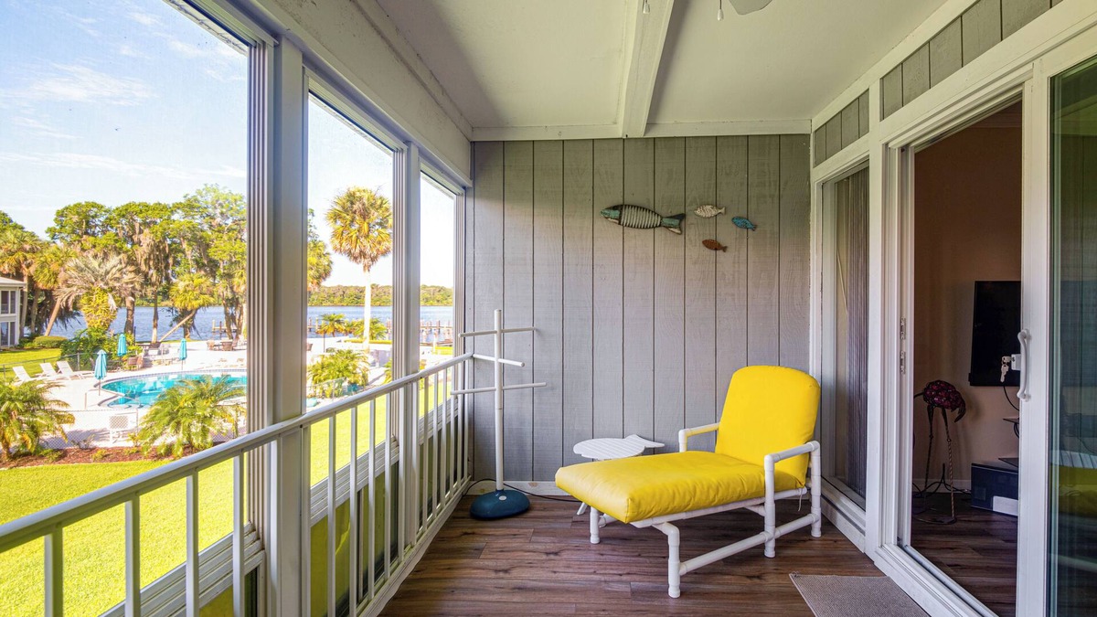 Hollister House | Quaint Welaka Getaway: Steps to St Johns River!