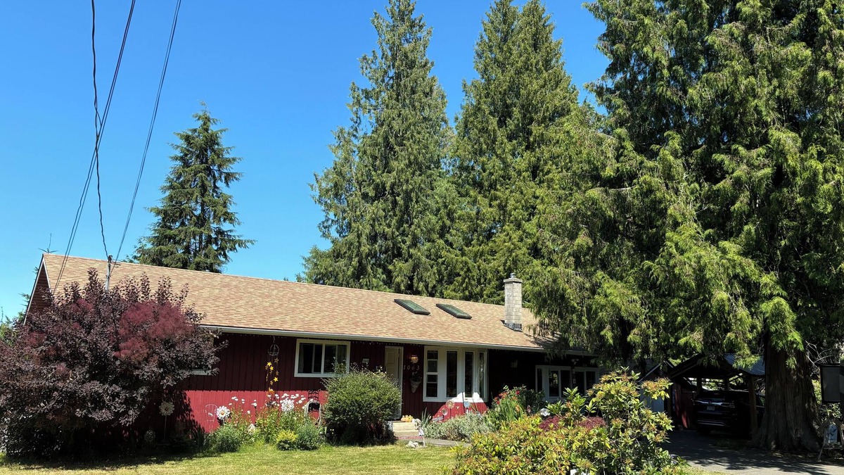 Regional District of Nanaimo House | Qualicum Beach detached home