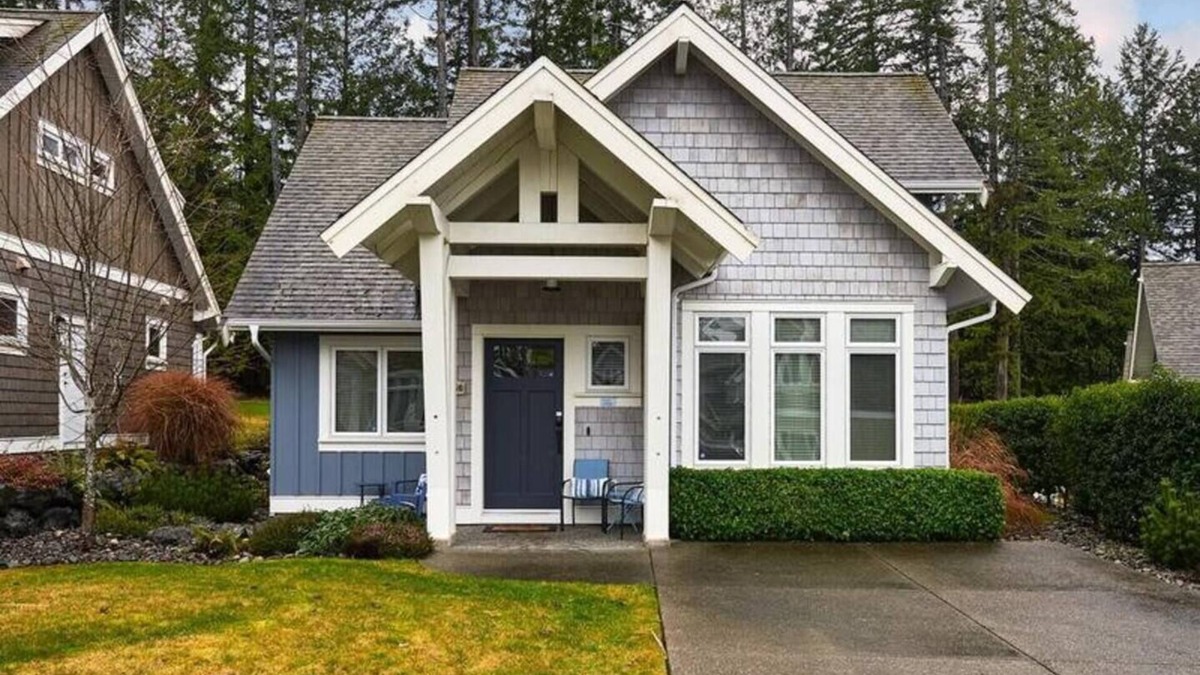Regional District of Nanaimo House | Qualicum Coastal Cottage