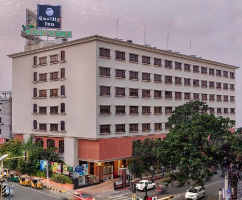 Vijayawada Hotel | Quality Hotel D V Manor