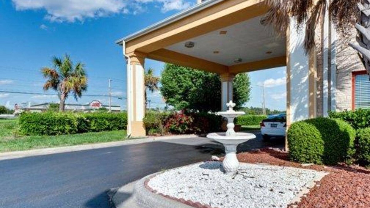 Monroe Hotel | Quality Inn And Suites Monroe