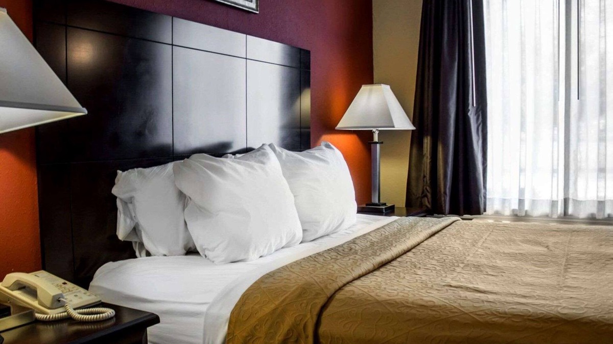 Brunswick Hotel | Quality Inn Brunswick Cleveland South