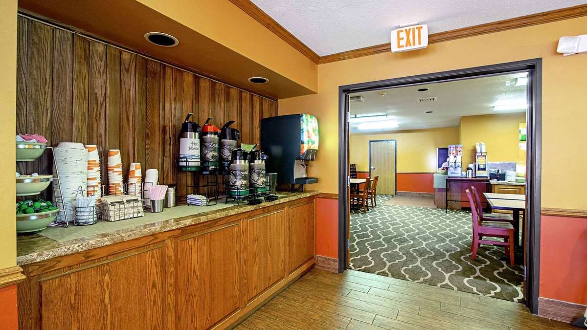 Huron Hotel | Quality Inn Huron