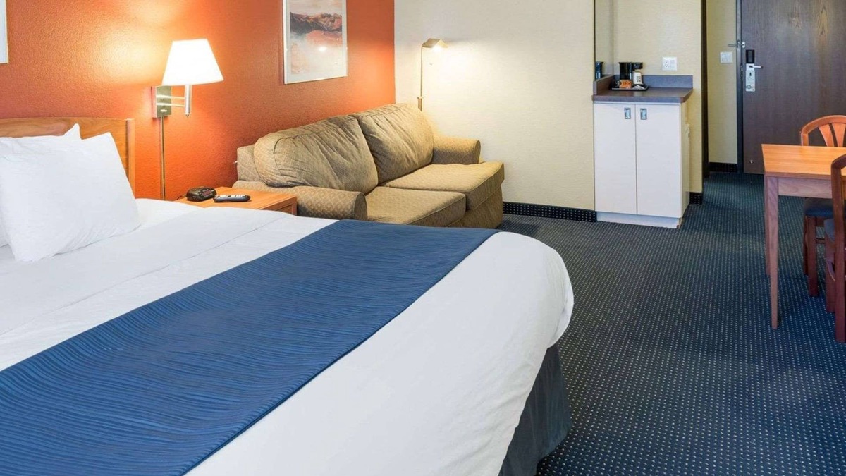 Lakeville Hotel | Quality Inn Lakeville North