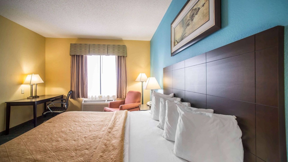 Litchfield Hotel | Quality Inn Litchfield Route 66