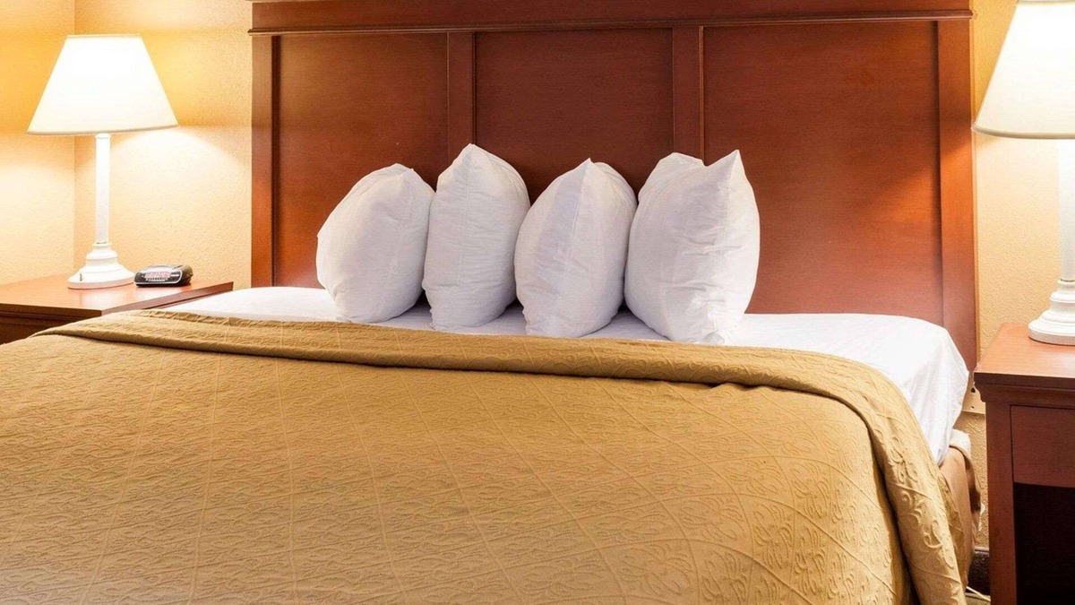 Louisville Hotel | Quality Inn Louisville MS