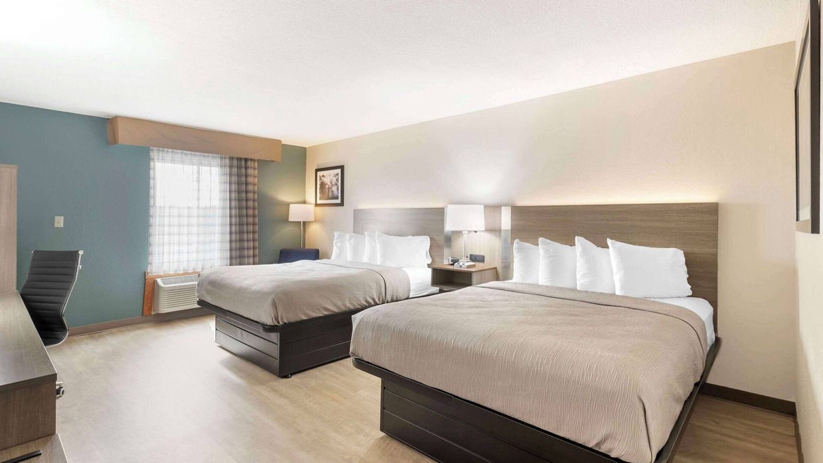 Newton Hotel | Quality Inn Newton at I-80