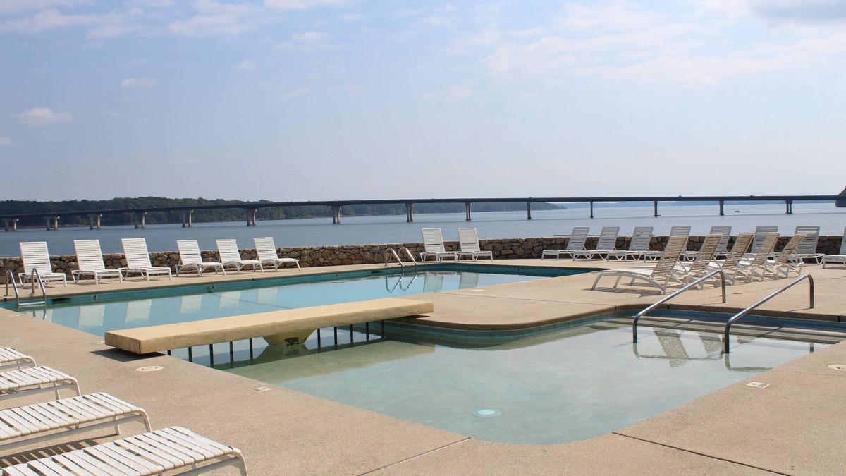 Clarksville Hotel | Quality Inn - On The Lake Clarksville-Boydton