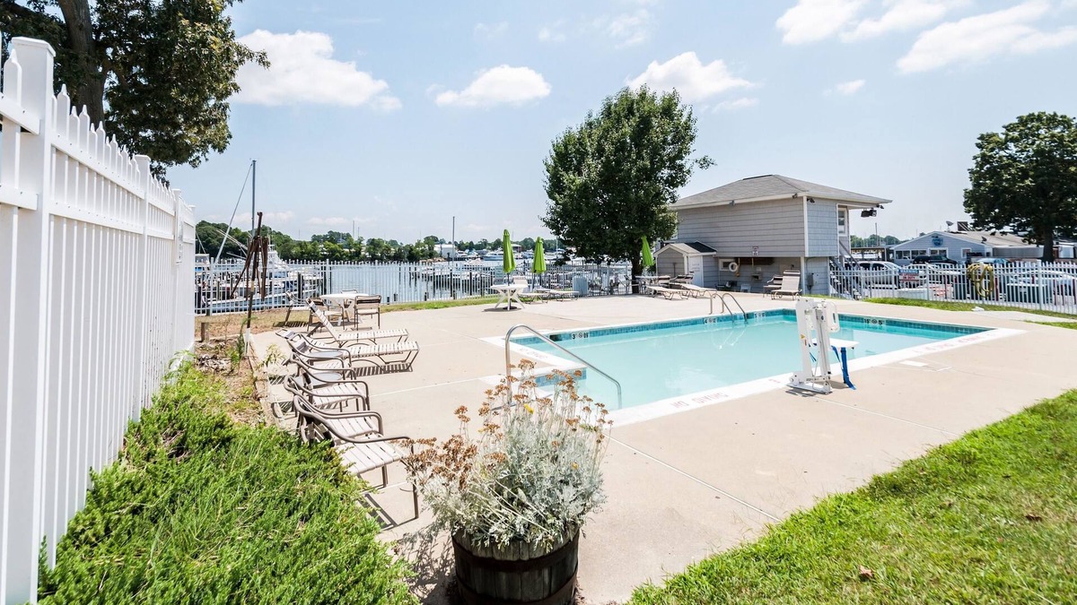 Solomons Hotel | Quality Inn Solomons - Beacon Marina