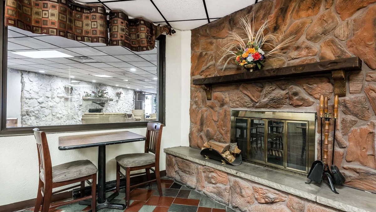 Port Crane Hotel | Quality Inn & Suites Binghamton Vestal