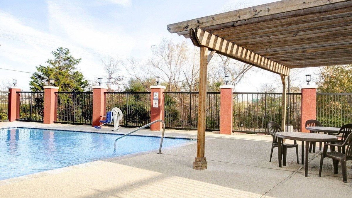 Bryan Hotel | Quality Inn & Suites Bryan-College Station