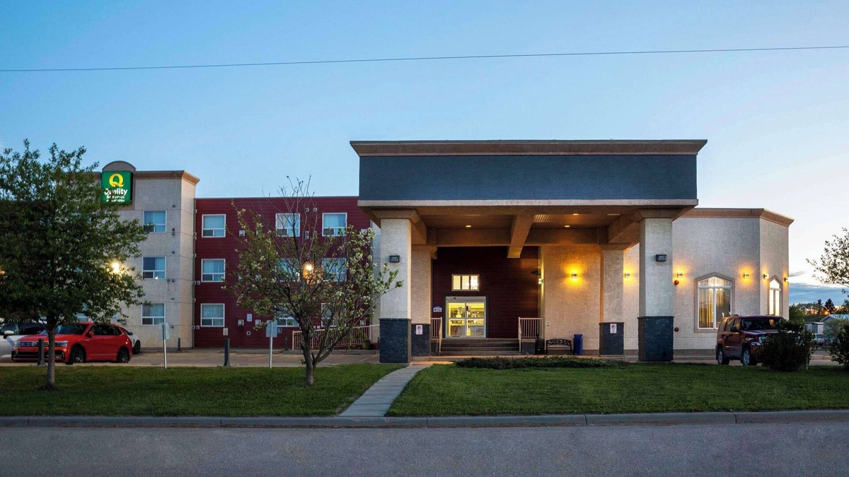 Whitecourt Hotel | Quality Inn & Suites