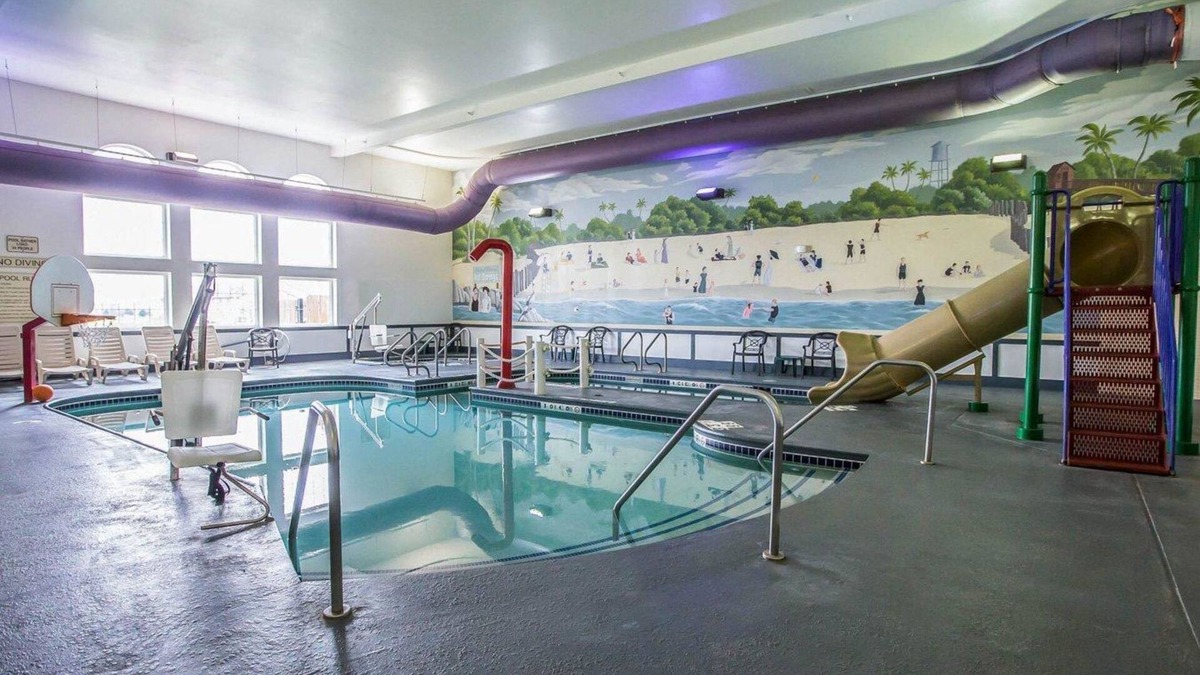 Dixon Hotel | Quality Inn & Suites Dixon near I-88