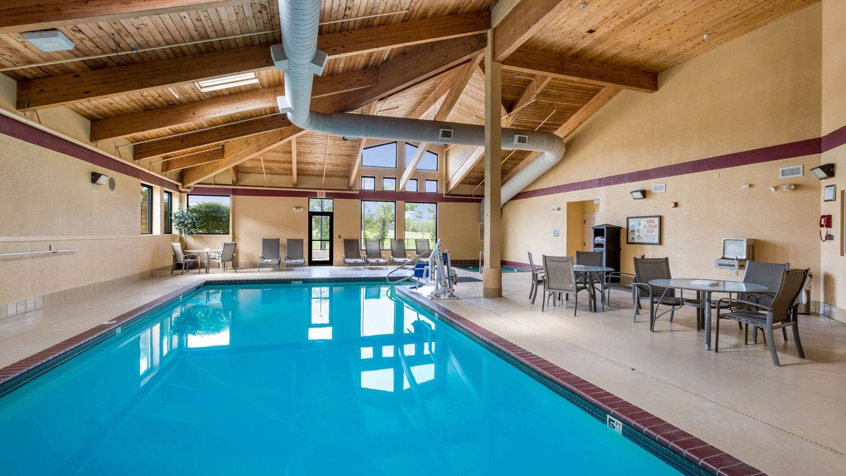 Lawrence Hotel | Quality Inn & Suites Lawrence - University Area
