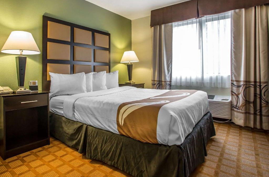 Marinette Hotel | Quality Inn & Suites Marinette