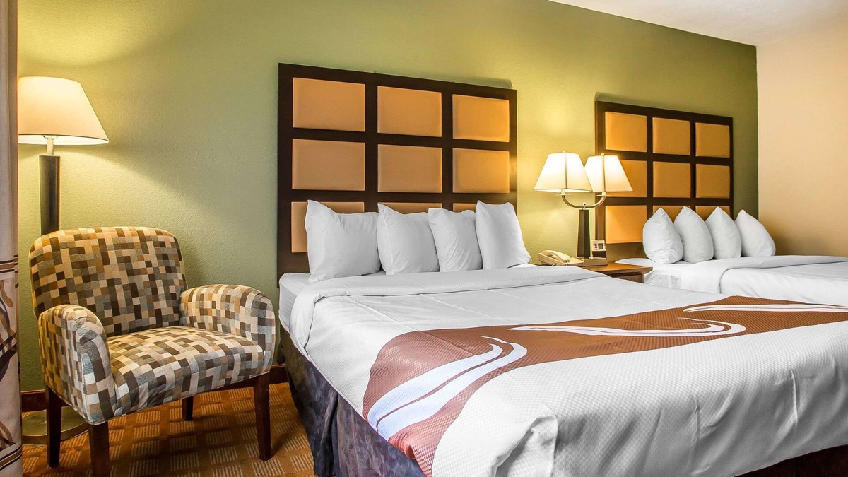 Marinette Hotel | Quality Inn & Suites Marinette