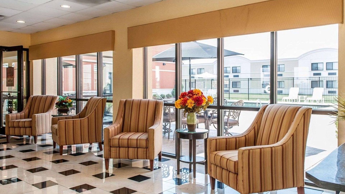 Mattoon Hotel | Quality Inn & Suites Mattoon South