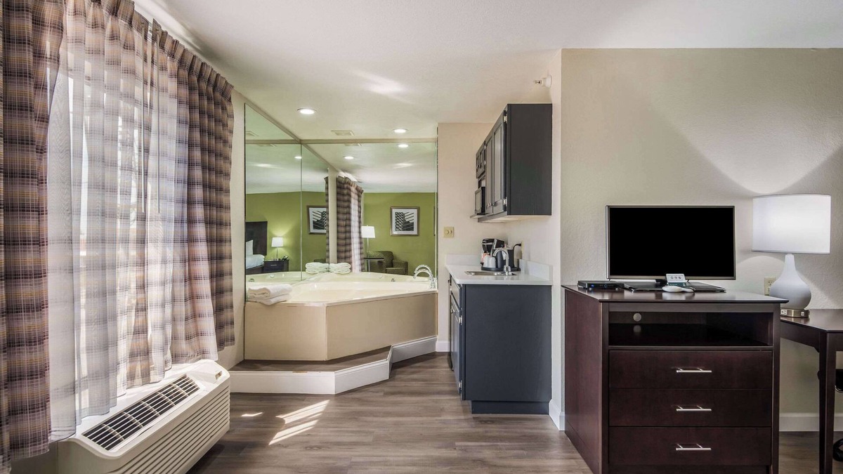Quincy Hotel | Quality Inn & Suites Quincy - Downtown