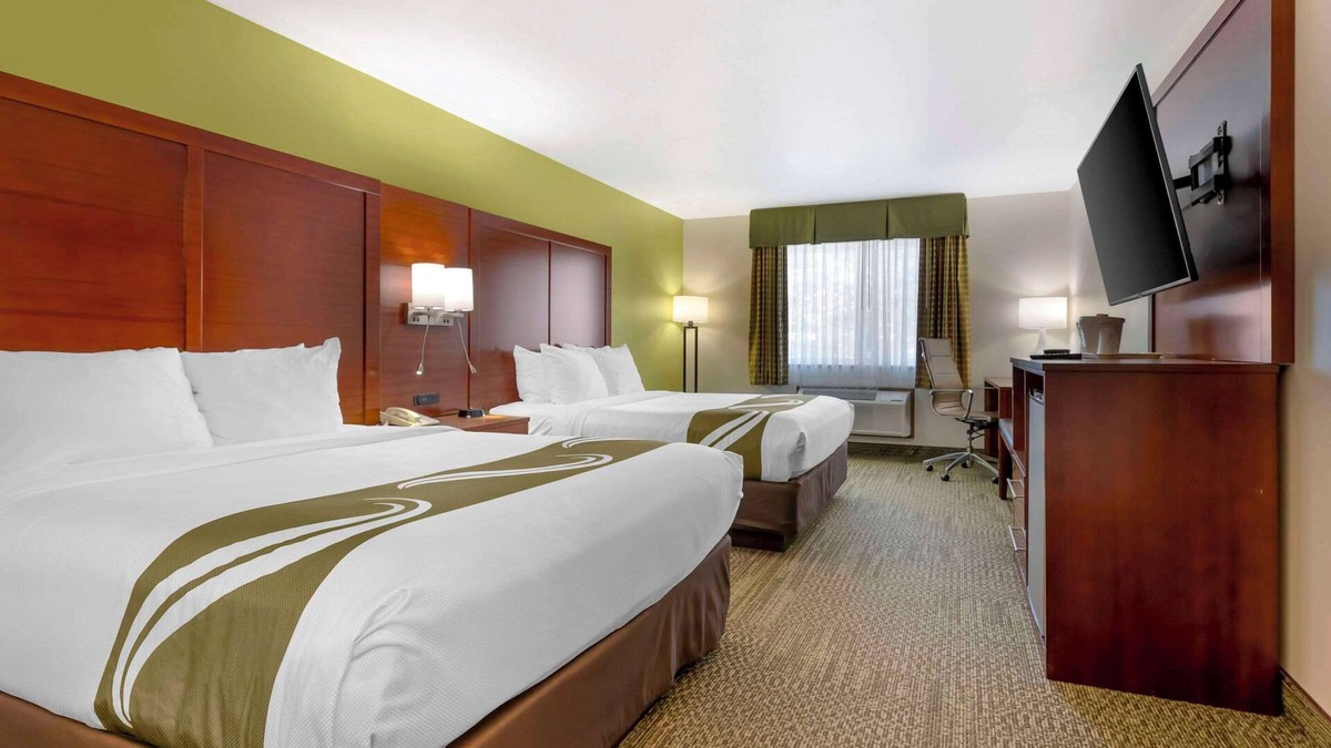 Stoughton Hotel | Quality Inn & Suites Stoughton - Madison South