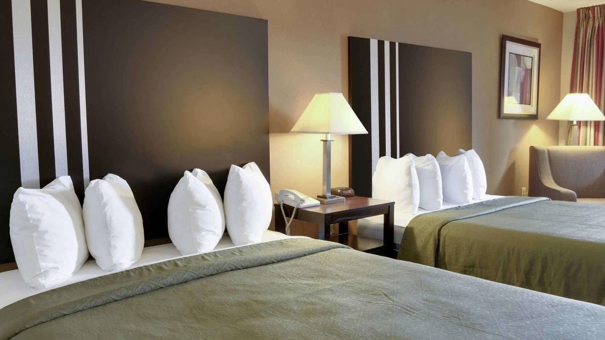 Clarksville Hotel | Quality Inn & Suites