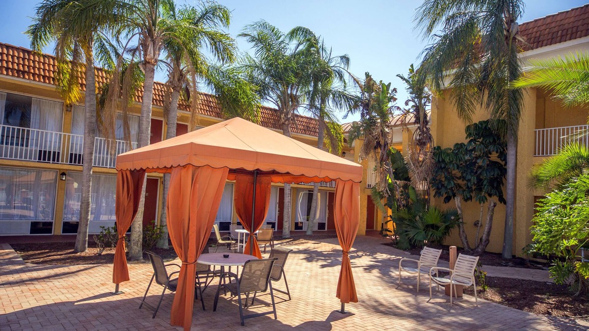 New Port Richey Hotel | Quality Inn & Suites Conference Center