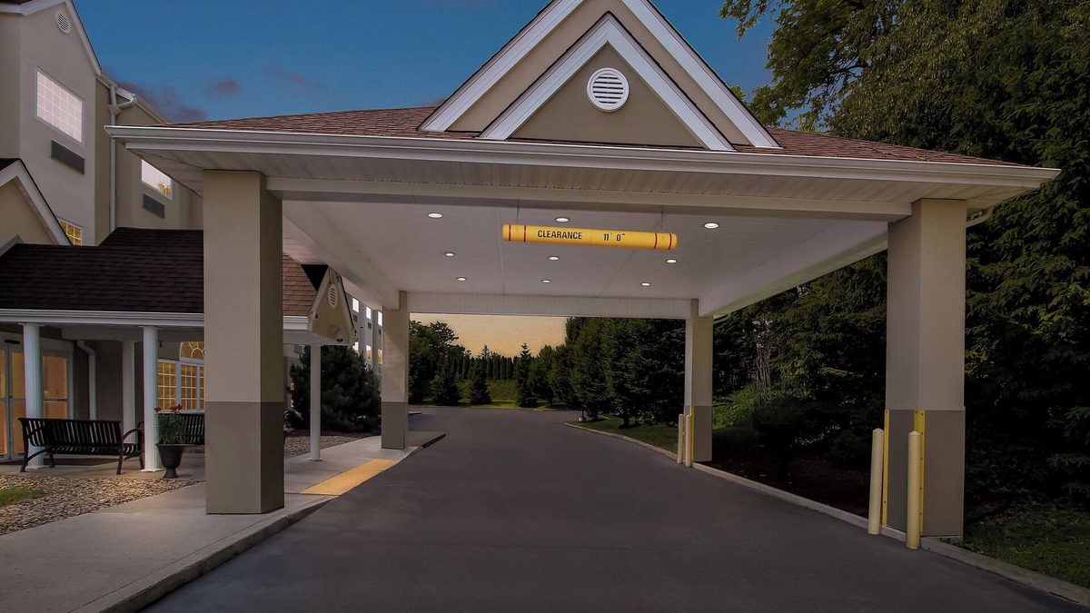 Meadowlands Hotel | Quality Inn & Suites