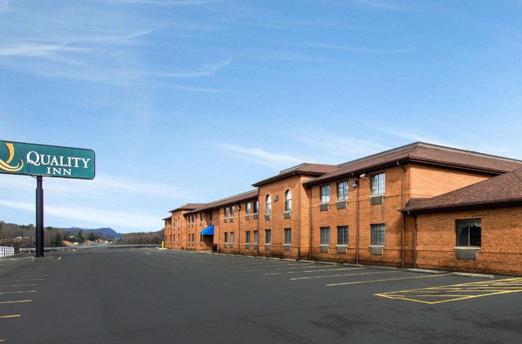 Summersville Hotel | Quality Inn Summersville - New River Area