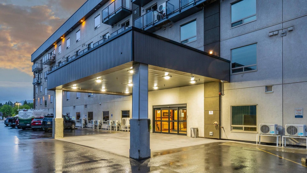 Terrace Hotel | Quality Inn Sunshine Suites