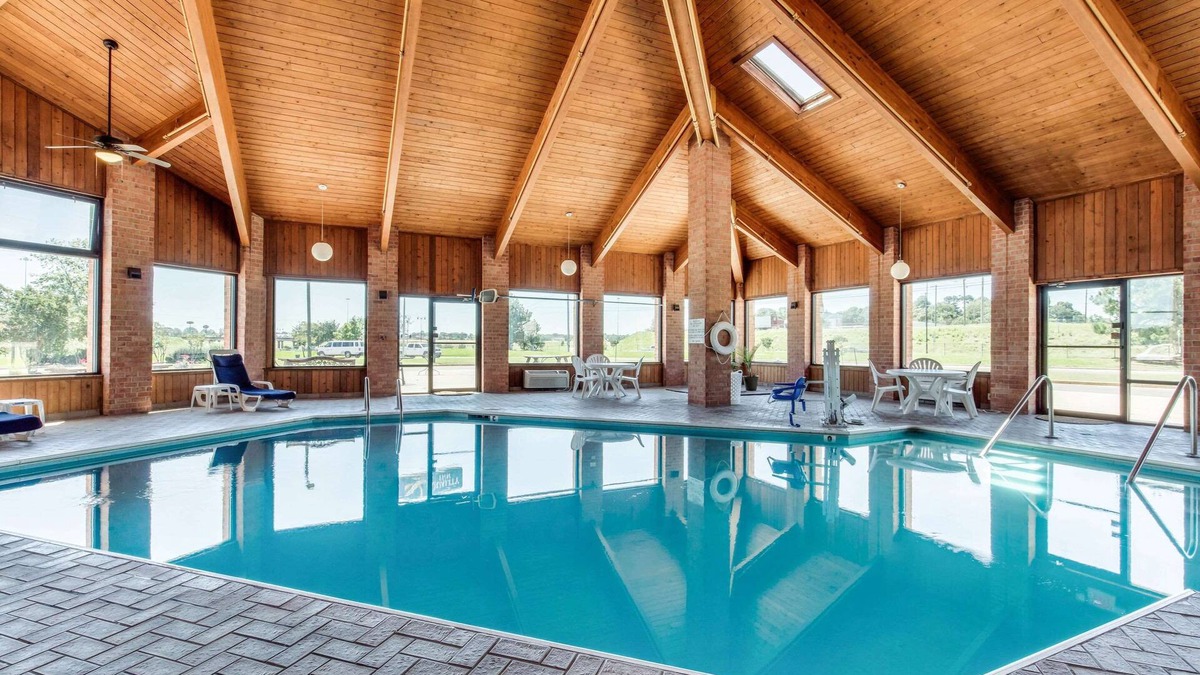 Batesville Hotel | Quality Inn