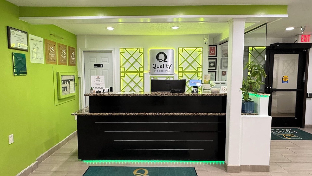Russell Hotel | Quality Inn
