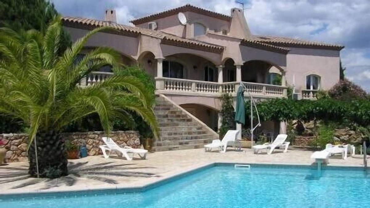 Bouzigues Villa | Quality villa up to 7 people near Agde, large heated pool over Thau Lagoon