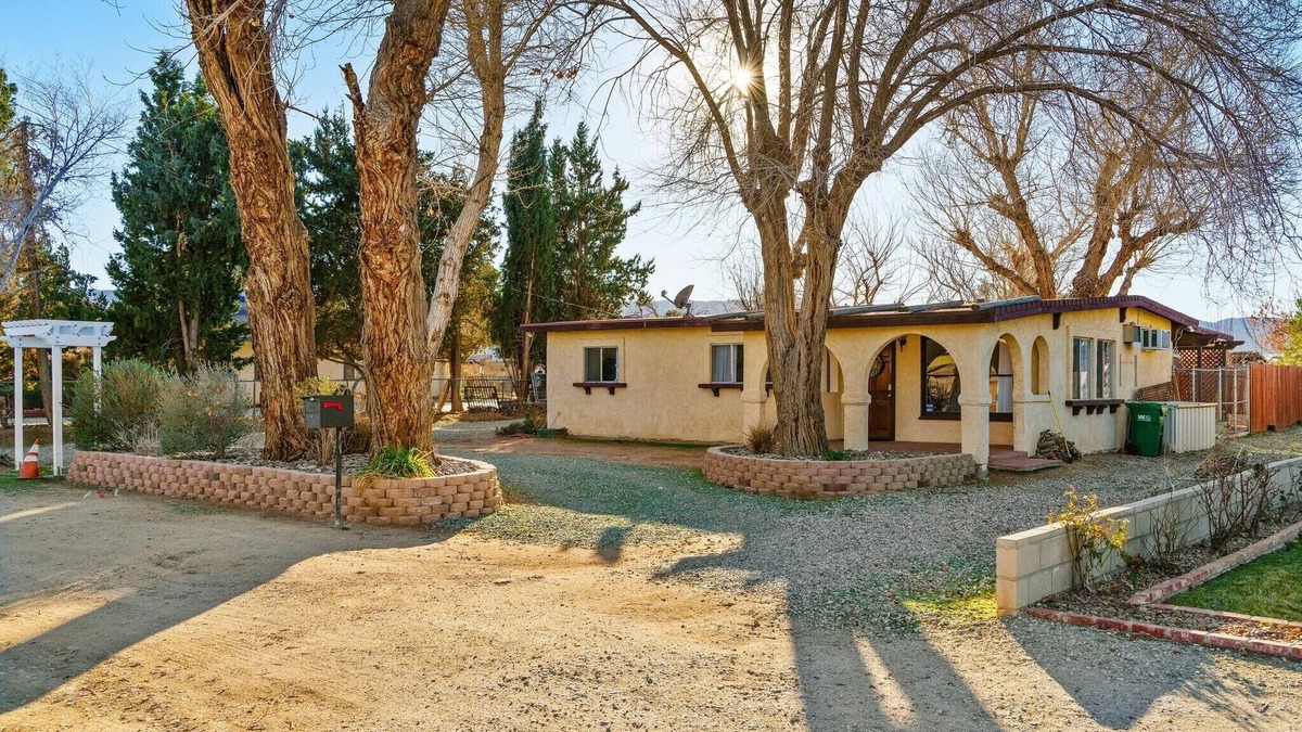 Quartz Hill House | Quartz Hill Lancaster Casita