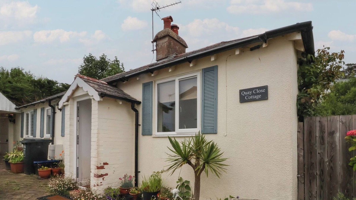 Instow Cottage | QUAY CLOSE COTTAGE, pet friendly, country holiday cottage in Instow