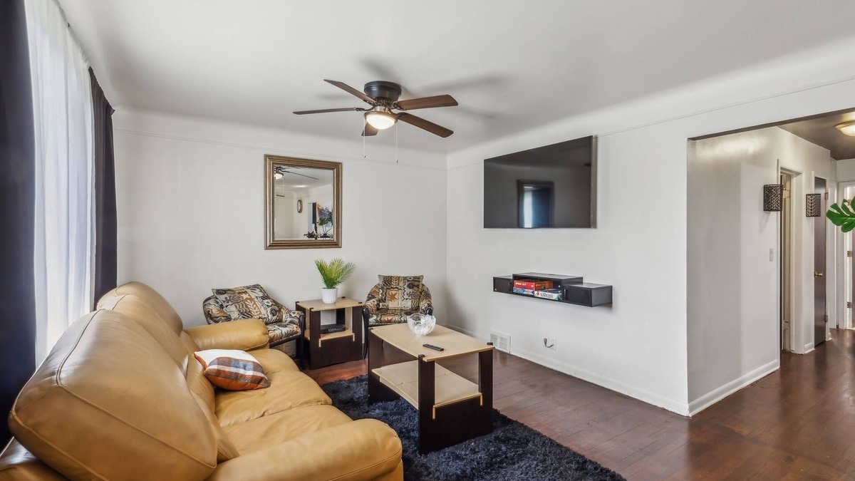 Inkster House | Queen G2 Mansion (3-Bedroom Home) - Pets Allowed by RedAwning