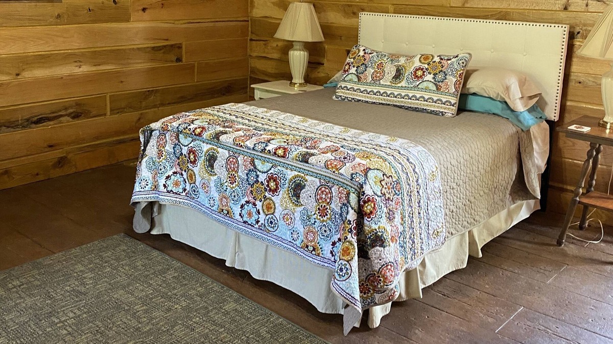 Tulsa Cabin | Queen's cabin