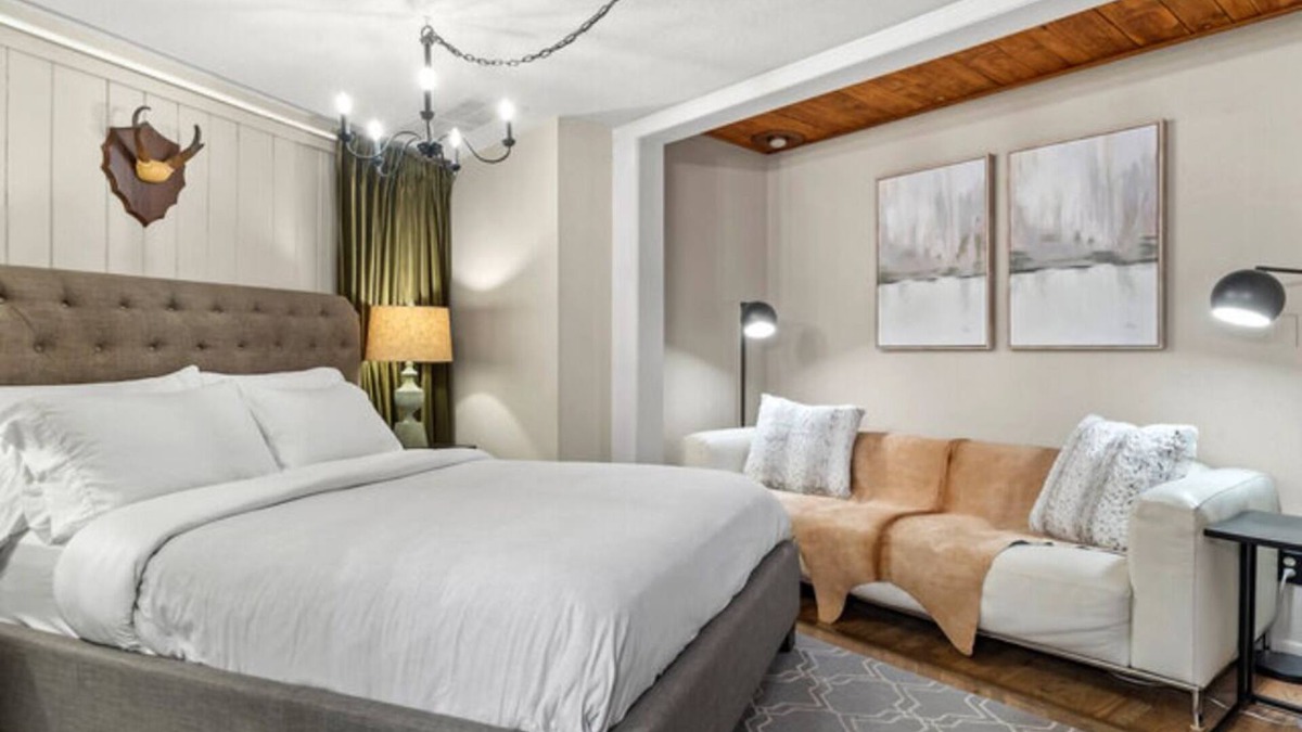 Rapid City Bed & Breakfast | Queen Suite 2 - Black Forest Inn Bed and Breakfast
