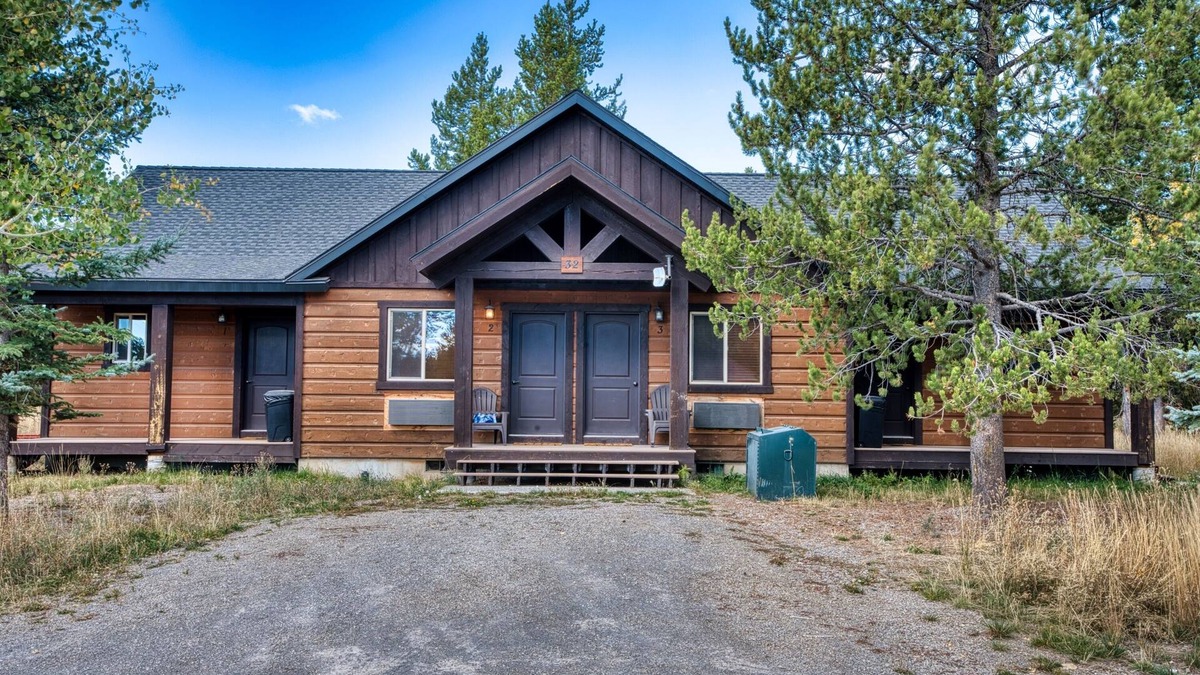 Island Park Cabin | Queen Suite at Ponds Lodge Cabin 32 Unit 4