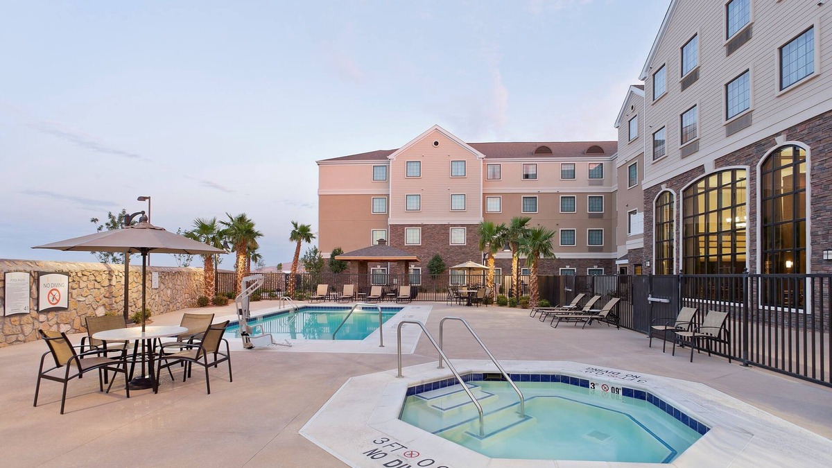 Biggs Field Condo | Queen Suite | Free Daily Breakfast, Outdoor Pool Access + 24h Business Center