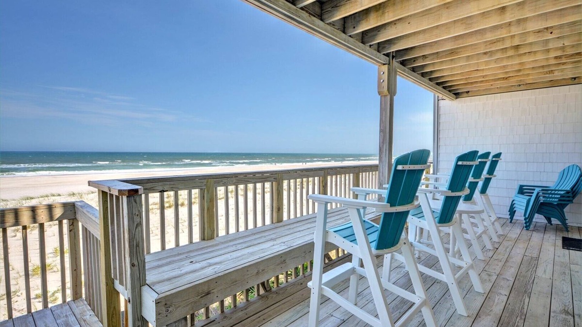 Topsail Beach Condo | "Queens Grant B-106" Oceanfront Condo w/Community Pool and Day Docks