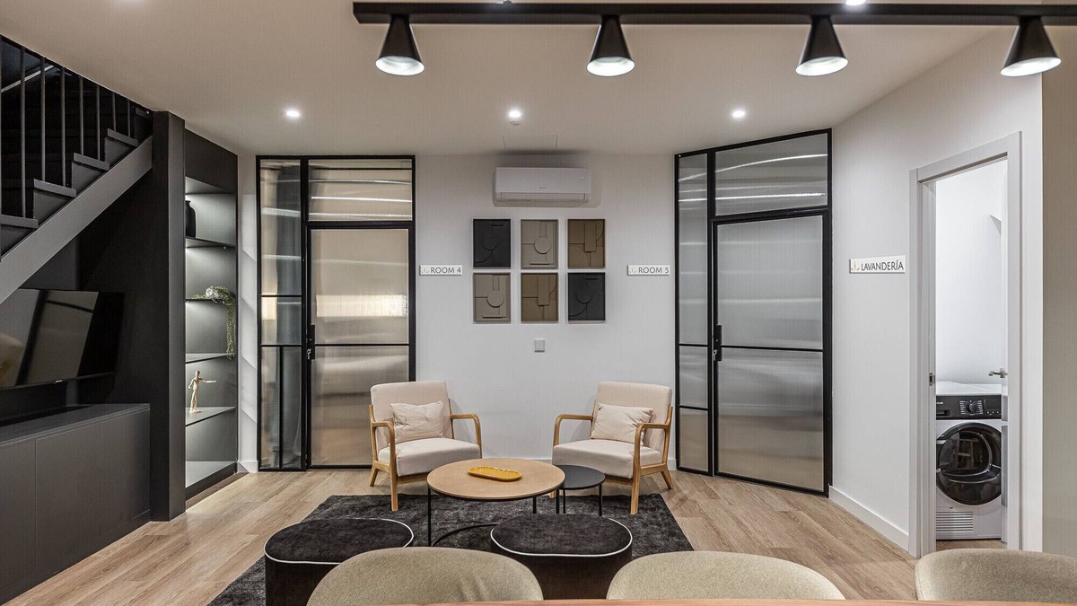 Moncloa - Arguelles Bed & Breakfast | Queens Plaza España V - Alquiler Corta Duración